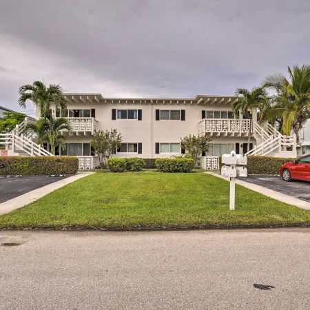 Cozy West Palm Beach Condo 1 Block to Shore!