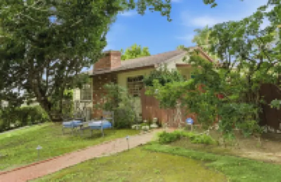 Pool, Foosball, Pool Table, Basketball Family Friendly, blocks from the beach!