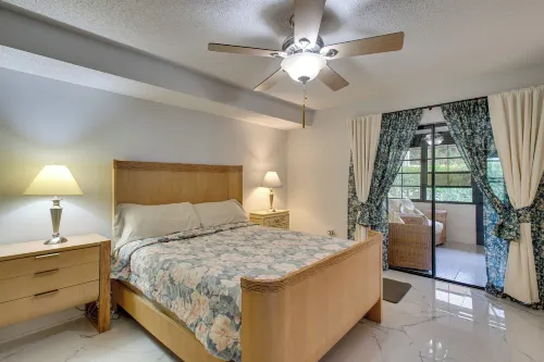 Private Beach & Pool Access! Fort Myers Getaway - WiFi