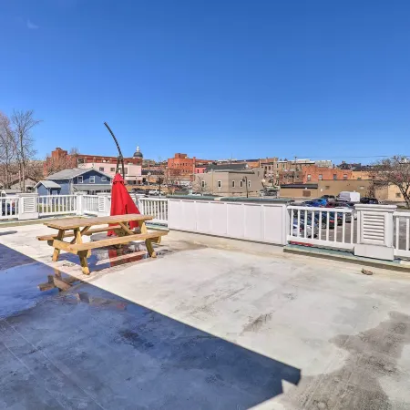 Downtown Canandaigua Apt 1 Mi to Lake and Pier!