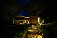 Chalet in Kent With Hot Tub & Countryside Views - Boutique