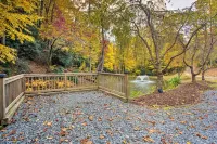 25-Acre Mountain Retreat w/ Trails, Pond, Hot Tub - Homestays