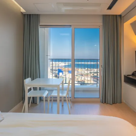 Sunrise Hotel Sokcho Отели рядом с достопримечательностью «Водопад Пирён»