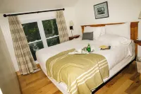 Elmhirst's Resort