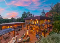 NEW Luxe Chapel Garden Retreat Chapel Views - 4-Star