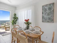 Stylish 3-Bed Apartment in Coastal Redcliffe - Beach