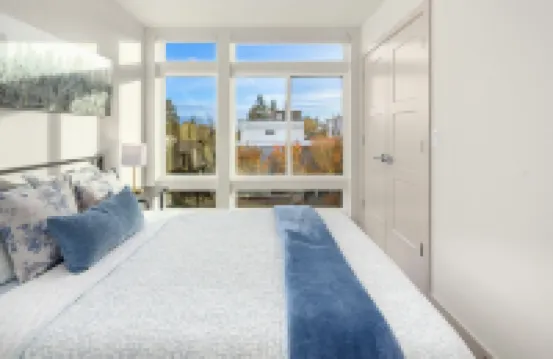 Lake View Townhouse Hotels in 