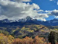 Cozy and Private Cabin, Enjoy Gorgeous Views of Mountains.