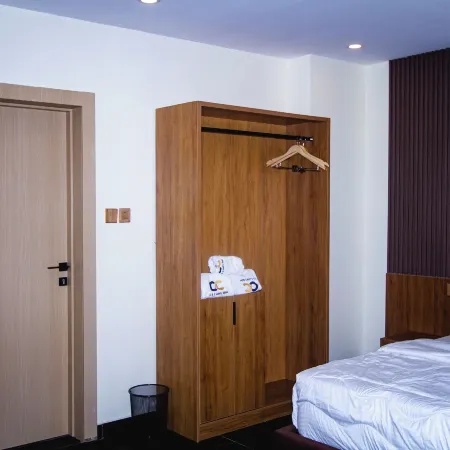 C & C Luxury Suites