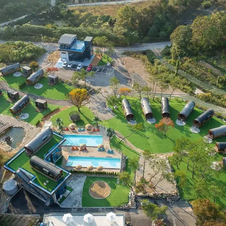 Pocheon Glamforest Glamping Отели рядом с достопримечательностью «Библиотека «Кальмаль»»