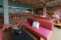 聖米格爾德阿連德阿爾博爾飯店，希爾頓啟繽精選 - 酒吧