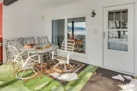 Group Friendly! Riverfront Waupaca Retreat w/ Yard - 3 estrellas