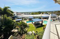 Caloundra Central Apartment Hotel Official - Pools