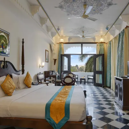 Swaroop Vilas - Lake Facing Boutique Hotel