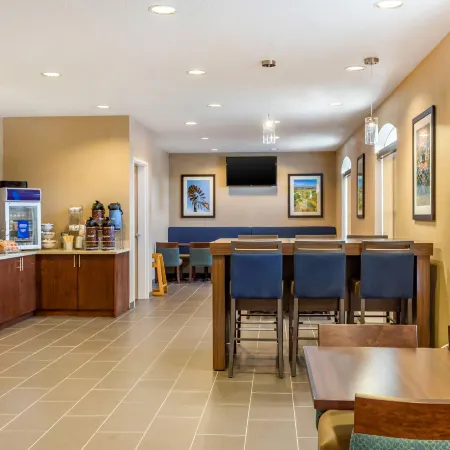 Comfort Inn DeKalb - Adjacent the University