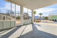Deck & Steinhatchee River Views: Family Getaway - 4-Star