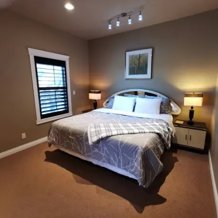 Serene Lake & Mountain View Retreat in Kettle Valley"