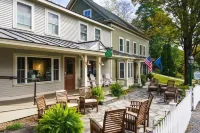 Green Trails Inn Hotel di 