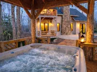 NEW LOG HOME in Hendersonville with fireplace, fire pit and Hot Tub Hotels in Edneyville