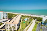 Cocoa Beach Towers - Oceanfront Resort with Heated Pool, Tennis Steps from the Pier - Pemandangan Pantai