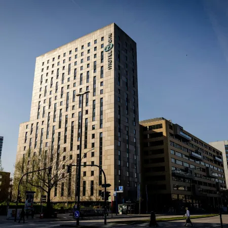 Motel One Hamburg-Alster Отели рядом с достопримечательностью «Гогенфельде»