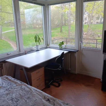 Room in apartment within walking distance to Avenyn etc Отели рядом с достопримечательностью «Универсум»