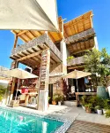 Baja House - Uima-altaat