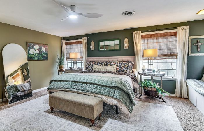 Close to Intel/nike: Large Family Home w/ Hot Tub
