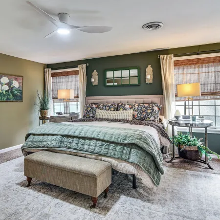 Close to Intel/nike: Large Family Home w/ Hot Tub