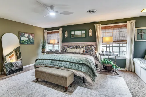 Close to Intel/nike: Large Family Home w/ Hot Tub - Homestays