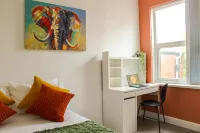 3-Bed Bearwood | Midland Met, No CAZ, Free Parking
