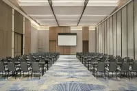 Sheraton Vinh - С бассейном