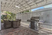 Metawisebnb Waterfront 3BR Coastal Escape