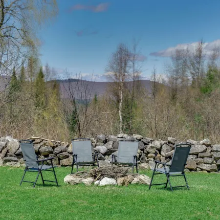 White Mountains Escape! Shared Patio + Yard