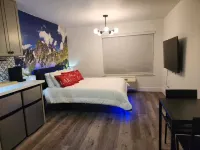 Near Airport, Hospital, Midtown, 58 TV - Apt 255 -  Ferienwohnungen