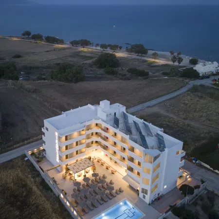 Nicolas Grand Suites, Adults Only
