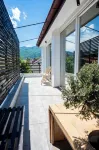 White and Wood Boutique Hotel - parking