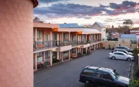 Winsor Park Motor Inn - parking