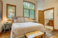 Hilltop Breck Home Hot Tub, Views and Walk to Town - bar