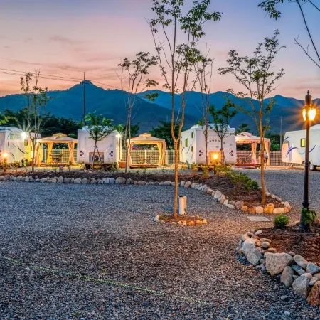Gapyeong JY Camping Caravan Отели рядом с достопримечательностью «Железнодорожный парк в Капхёне»