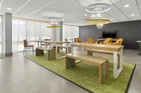 Spark by Hilton Grand Prairie - Parkplatz