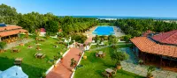 Chariot Beach Resort - parking