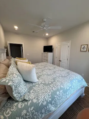 Bream Street retreat. New home in BSL on the water with boat launch. Sleeps 10. - 2-Sterne
