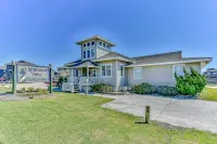 Lighthouse View Oceanfront Lodging - Beach