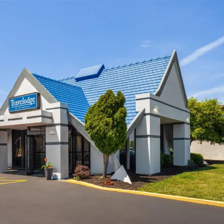 Travelodge by Wyndham Milwaukee