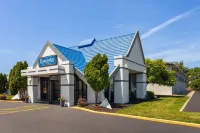 Travelodge by Wyndham Milwaukee - Parvekkeita