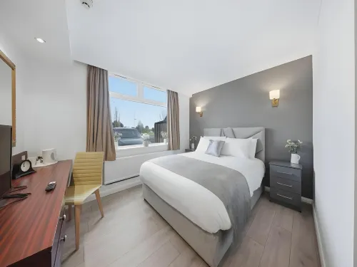 The Greyhound Hotel - 2-Star