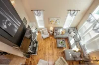 Hot Tub, Heated Pool, Fire Pit: 6 Mi to Campus - Boutique