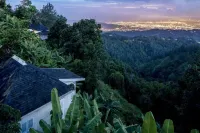 Strawberry Hill - con vistas a la montaña