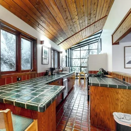 Open-beam Girdwood Chalet w/ Sunlit Solarium